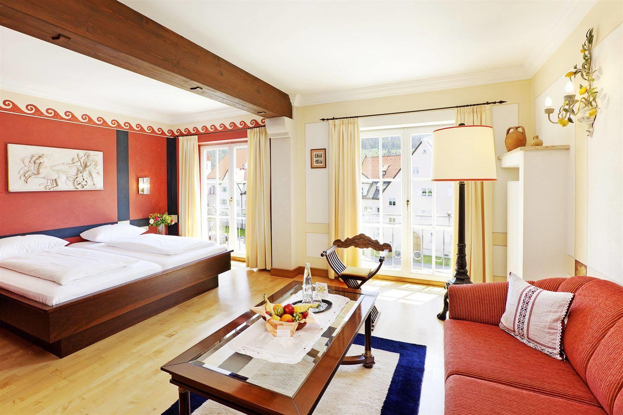 Hirsch Hotel 4*